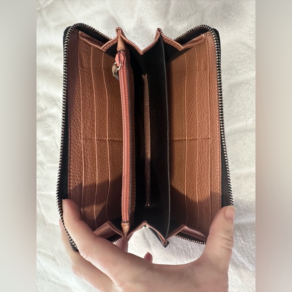 Gucci *Pristine* Soho Clutch Leather Wallet - Picture 6 of 8